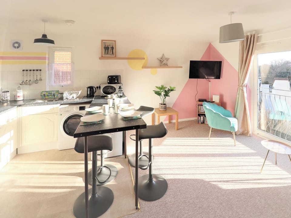 Open plan living space | Sandown on The Creek, Wootton Bridge, near Ryde