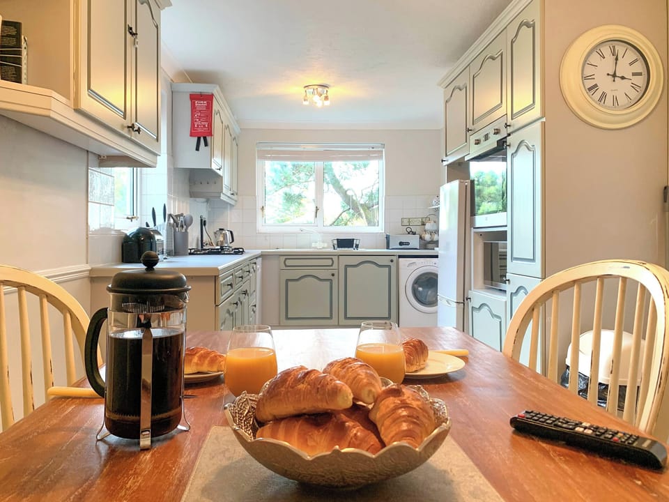Dining Area | Sandbanks8, Sandbanks