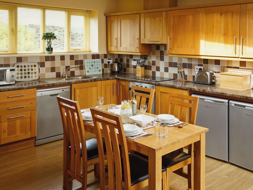 Open plan living/dining room/kitchen | The Bullpen, Freshwater East near Pembroke