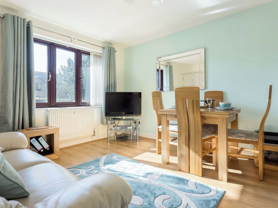 Living room/dining room | Flutes, Poole