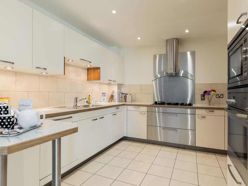 Kitchen | Perfect Harbour Views, Poole