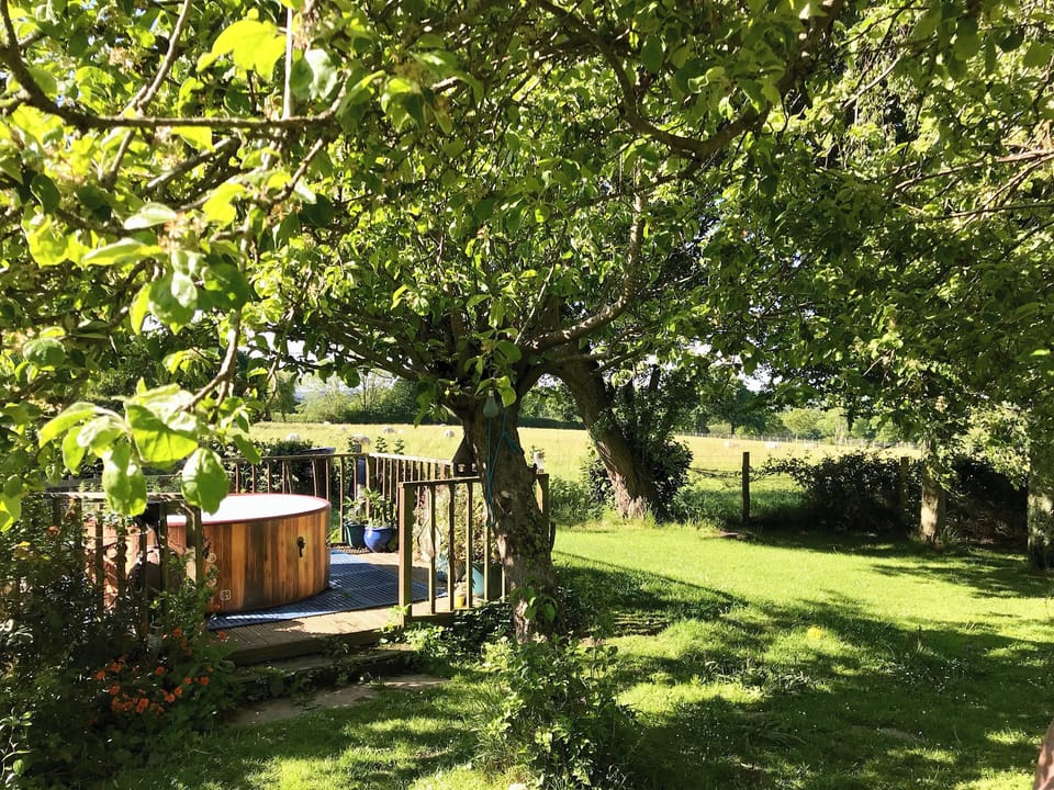 Garden | Meadowsweet - Treetops Retreats, Hailsham