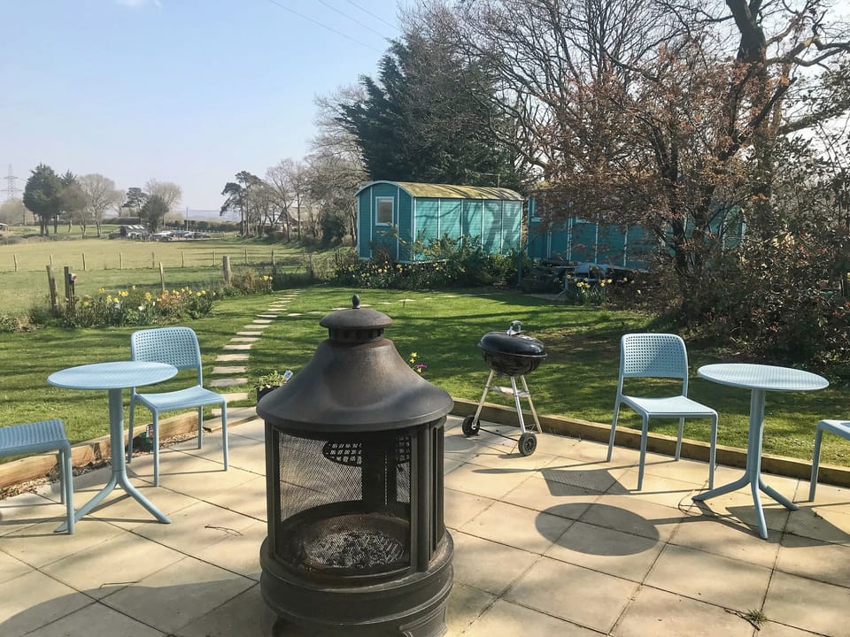 Outdoor area | Meadowsweet - Treetops Retreats, Hailsham
