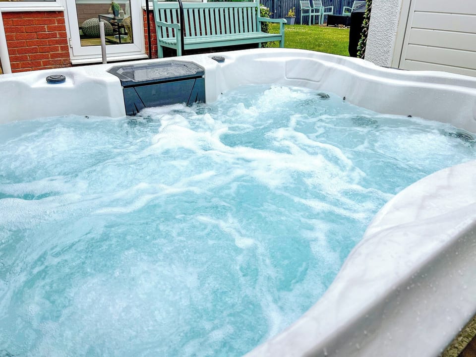 Hot tub | Dragonfly Cottage, Anstruther