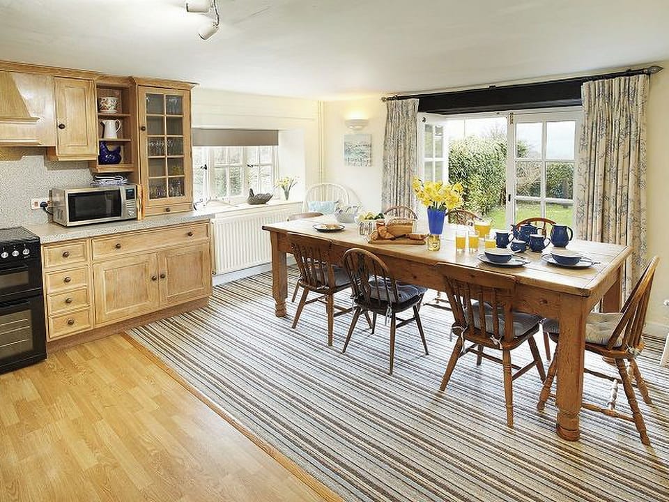 Kitchen/diner | The Farmhouse - Champernhayes, Wooton Fitzpaine, near Charmouth