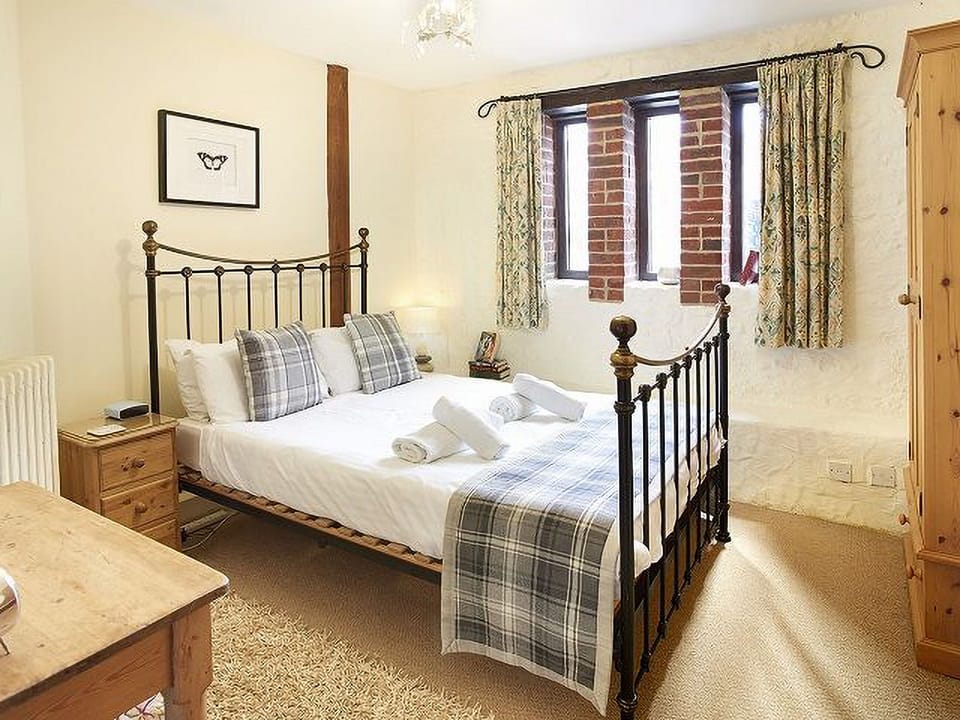 Double bedroom | The Barn - Champernhayes, Wooton Fitzpaine, near Charmouth