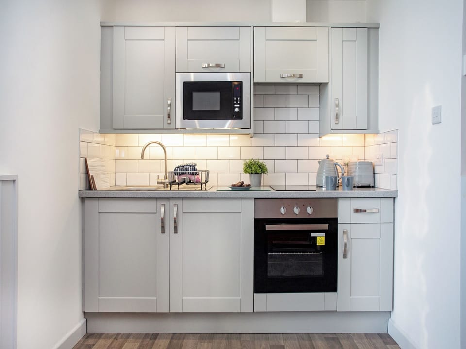 Kitchen | Mermaids View - Sunnybeach Holiday Apartments, Paignton