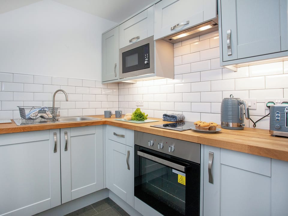 Kitchen | Crabby Cove - Sunnybeach Holiday Apartments, Paignton