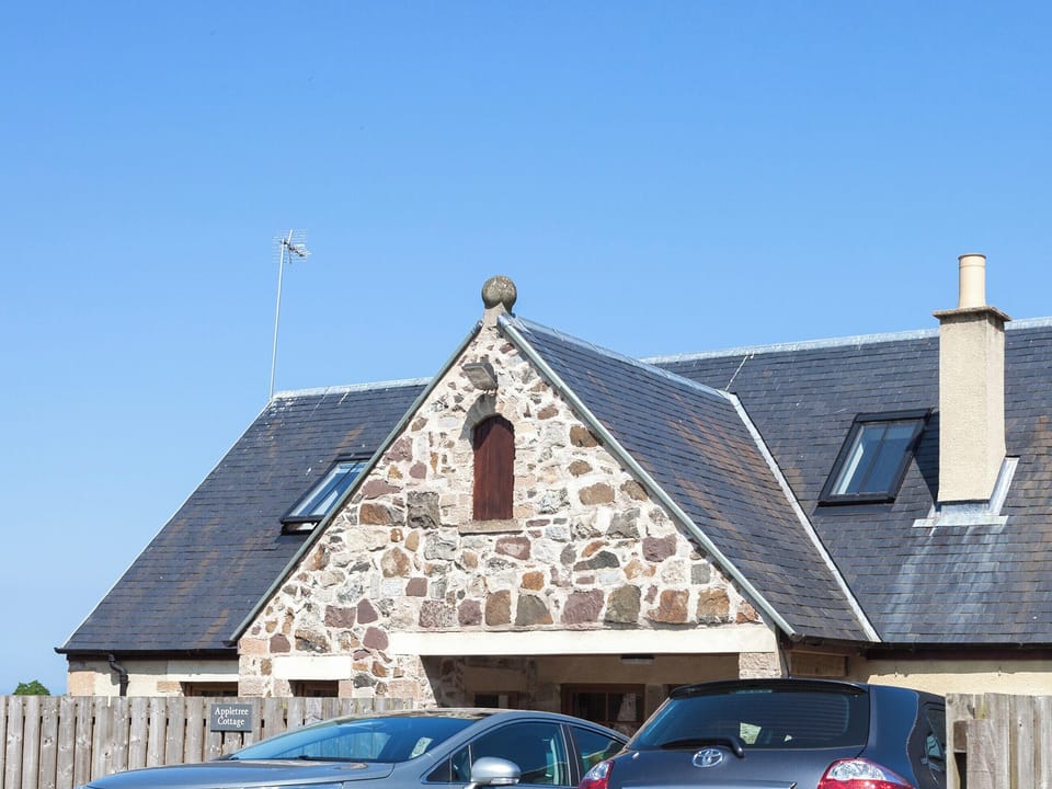 Exterior | Appletree Cottage - Williamscraig Holiday Cottages, Linlithgow