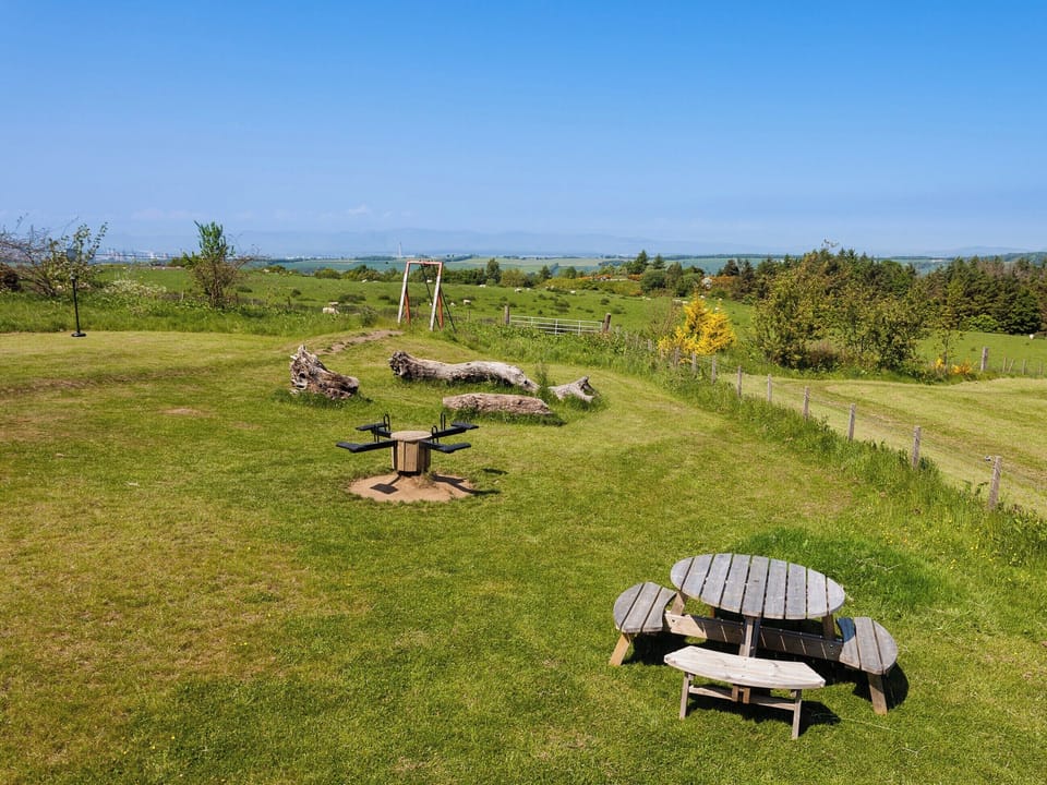 Garden and grounds | Honeysuckle Cottage - Williamscraig Holiday Cottages, Linlithgow