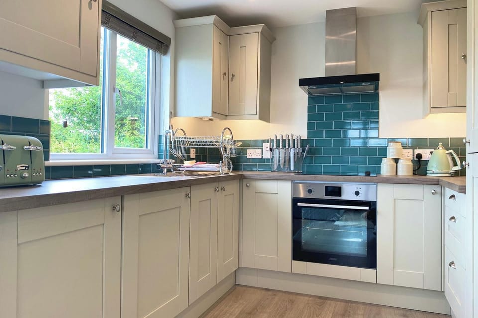 Kitchen area | Lusty - Carnebo Holiday Barns, Perranporth