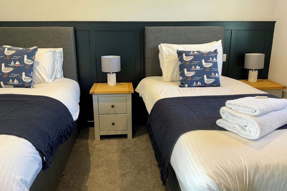 Bedroom | Tolcarne - Carnebo Holiday Barns, Perranporth