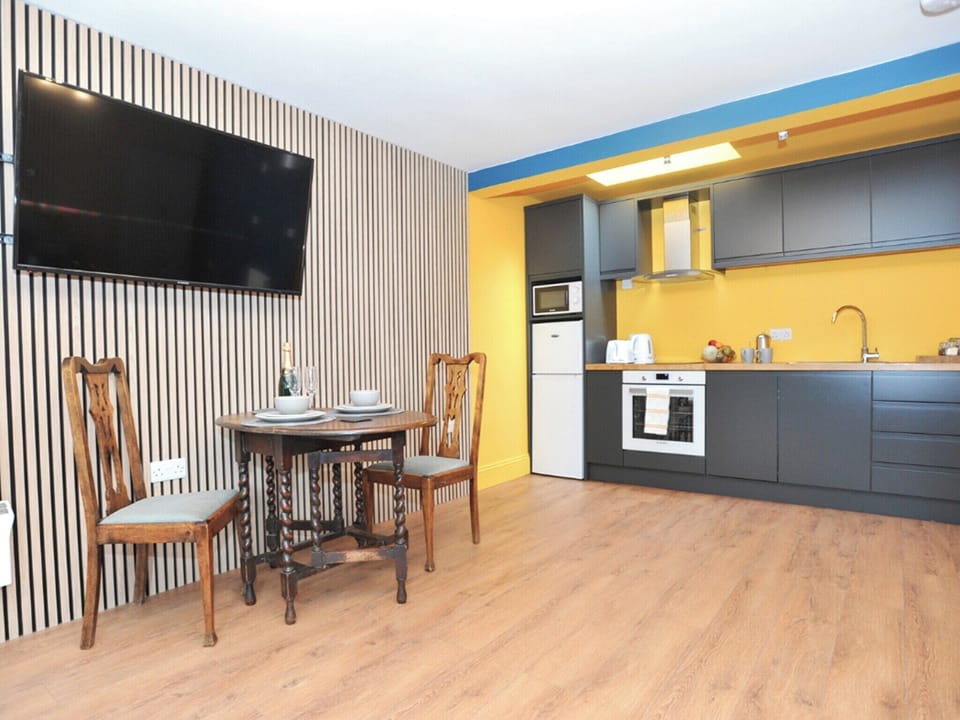 Dining Area | Beale Apartment - Beechurst Apartments, Cheltenham