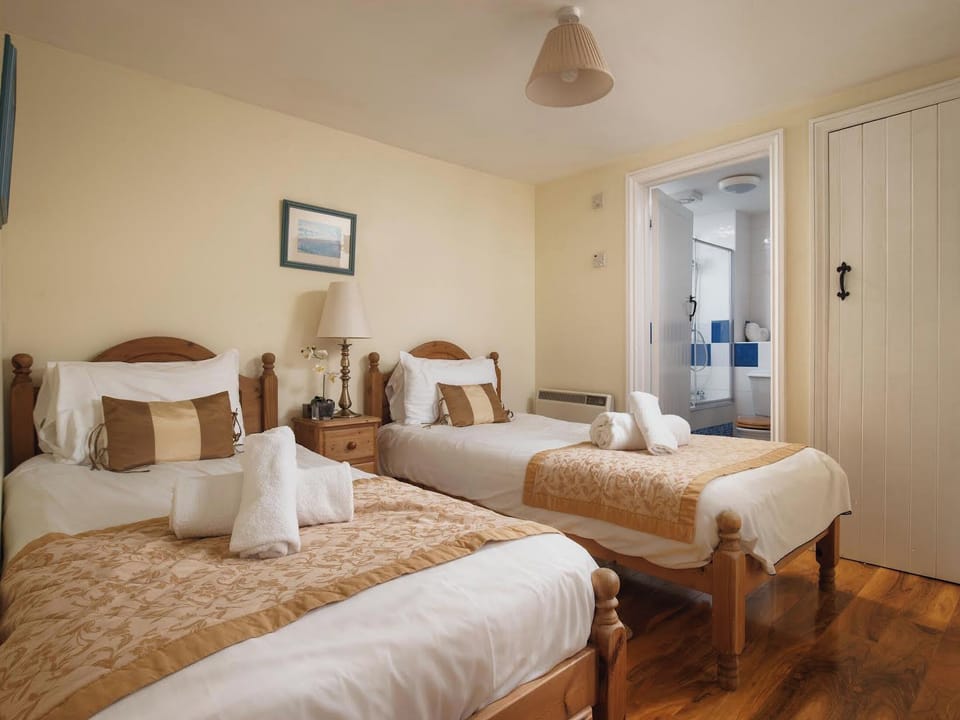 Twin bedroom | Lark - Champernhayes, Wooton Fitzpaine, near Charmouth