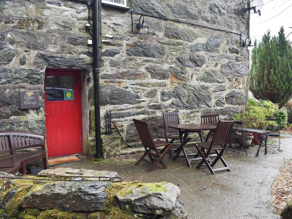 Exterior | Sygyn - Red Dragon Cottages, Beddgelert