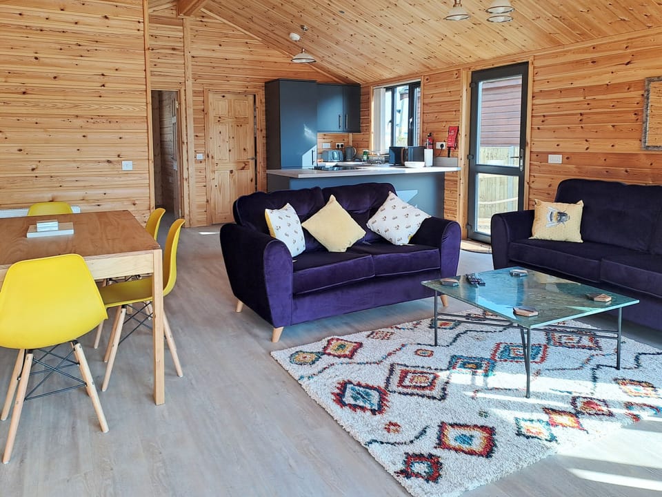 Living room/dining room | Nature&rsquo;s Nook - Norfolk Holiday Lodges, Brundall