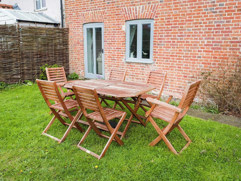 Outdoor eating area | Harvey Cottage, Barney