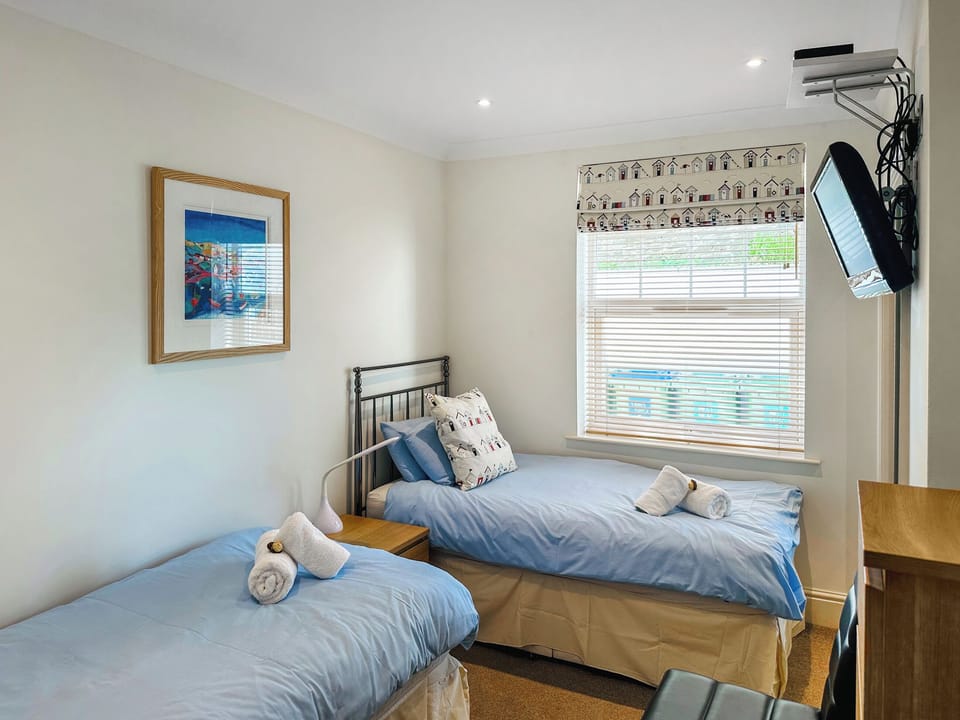 Twin bedroom | Apartment 3 - Wow Holidays, Woolacombe
