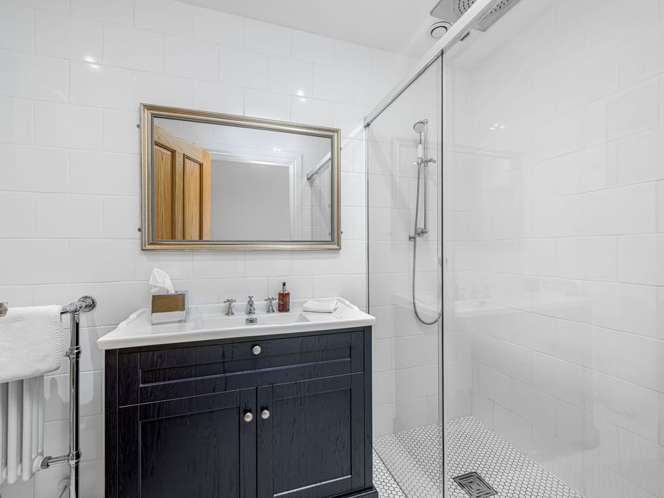 Bathroom | The Groom&rsquo;s Bothy - Panbride Getaways, Carnoustie, near Dundee