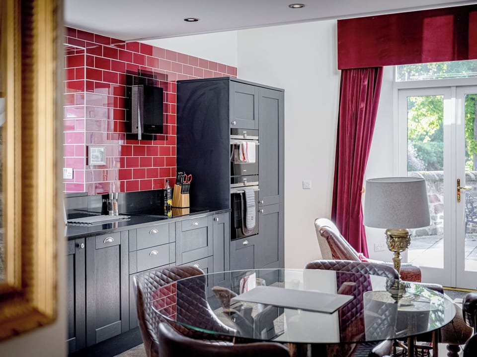 Open plan living space | The Groom&rsquo;s Bothy - Panbride Getaways, Carnoustie, near Dundee