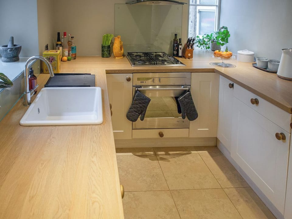 Kitchen | Chatsworth Apartment No.3 - The Beeches Apartments, Baslow, near Bakewell