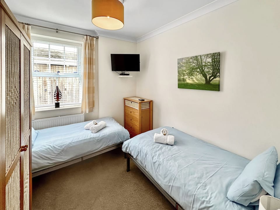 Twin bedroom | Apartment 2 - Wow Holidays, Woolacombe