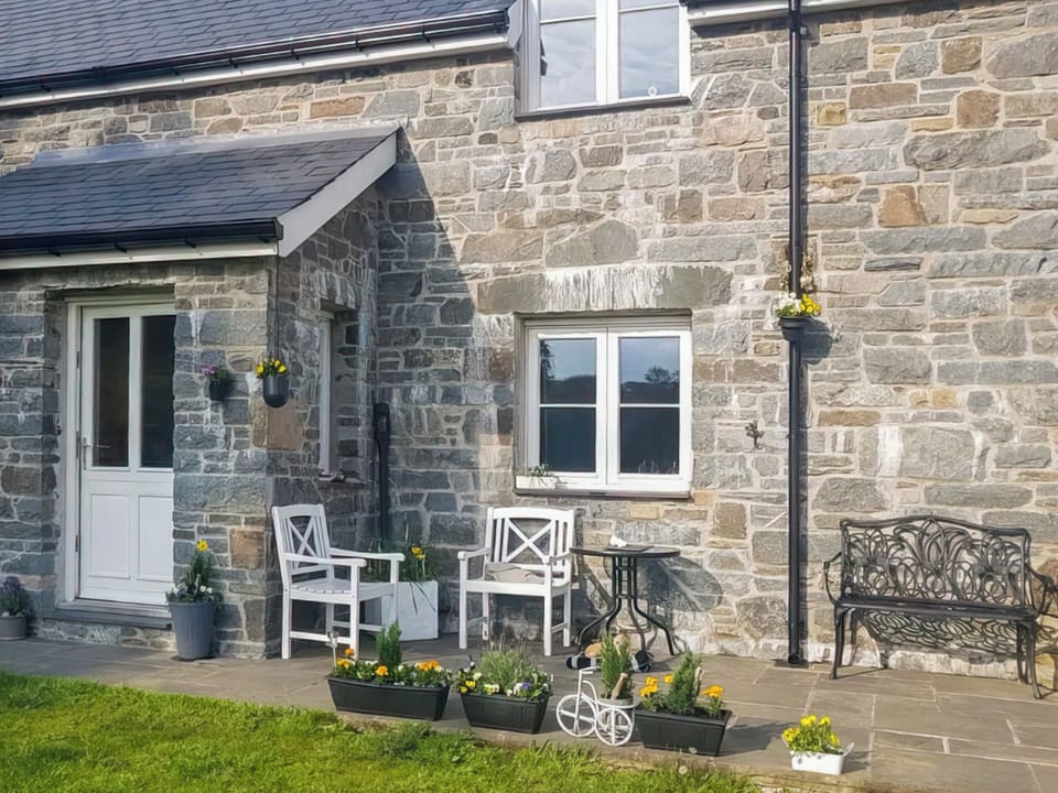 Outdoor | Ty Cerrig Barn, Corwen