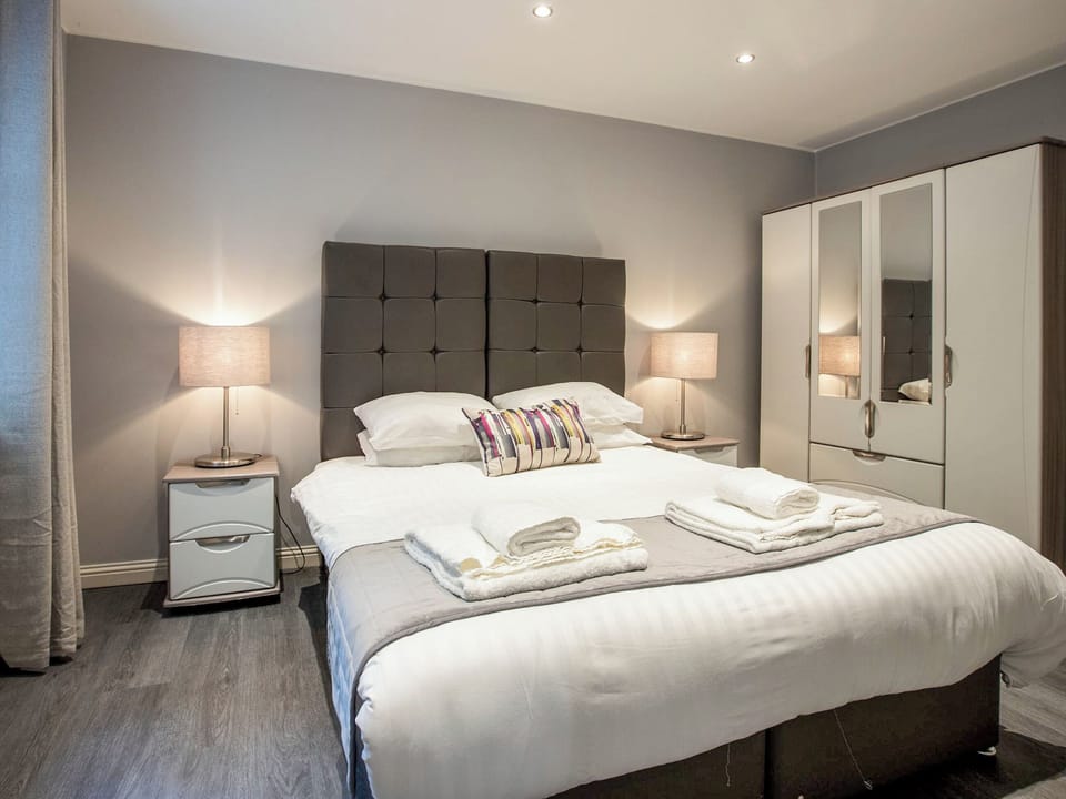 Double bedroom | The Larkin - Castle Mews, Oxford