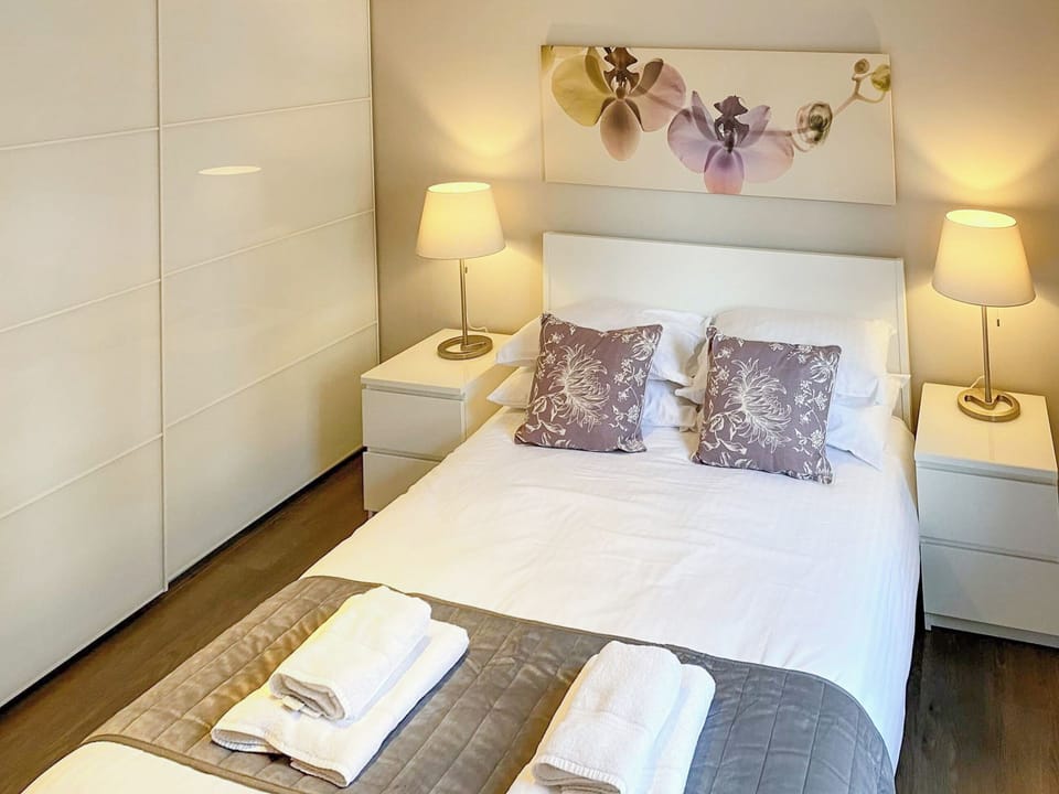 Double bedroom | The Huxley - Castle Mews, Oxford