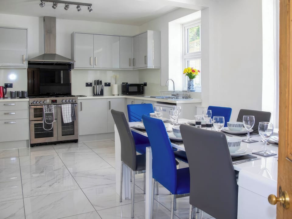 Kitchen/diner | Broadpark Villa, Ilfracombe