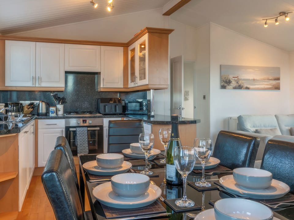 Dining Area | 32 Ocean Terrace - Mullacott Retreats, Ilfracombe