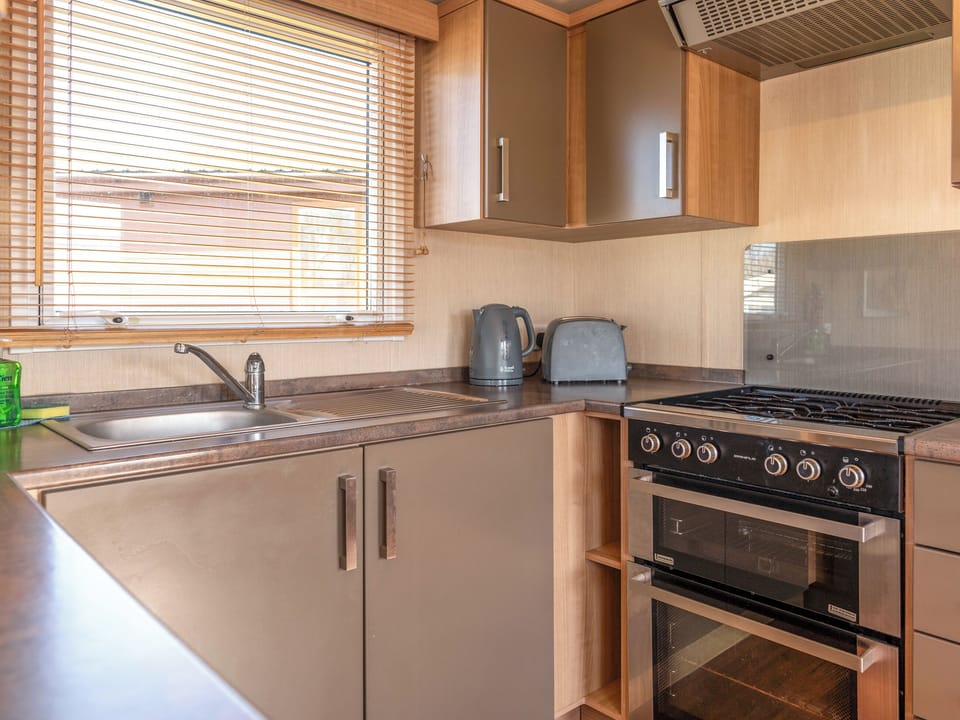 Kitchen | 24 Woolacombe Heights - Mullacott Retreats, Ilfracombe