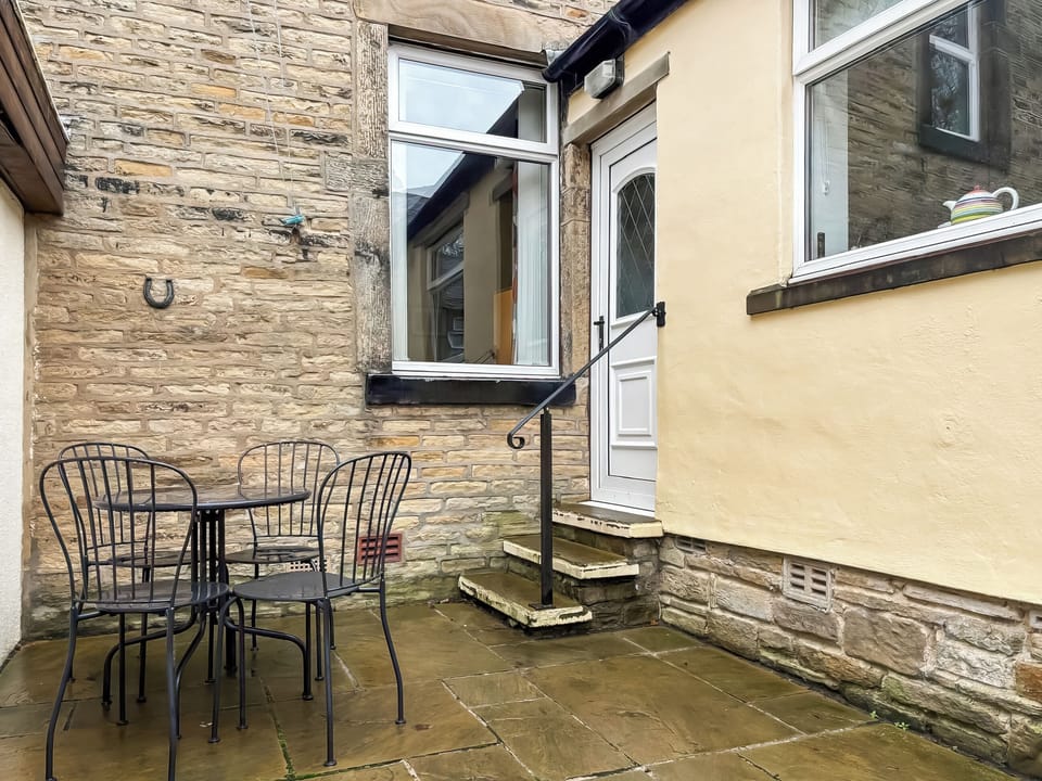 Patio | Aire Vue, Skipton