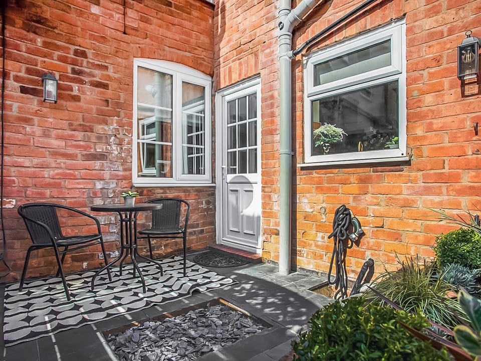 Sitting-out-area | Cherry, Warwick