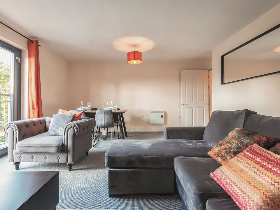 Living area | Renta Apartments 4 - 20 - Whitestar Apartments, Southampton