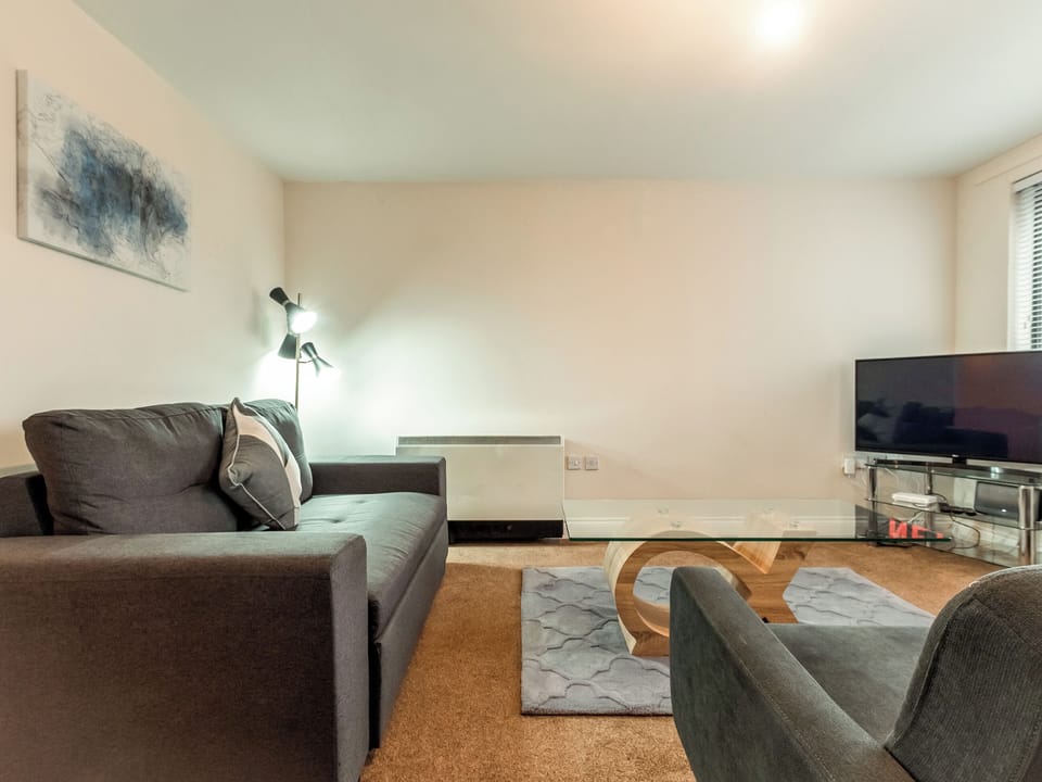 Living area | Renta Apartments 4 - 44 - Whitestar Apartments, Southampton