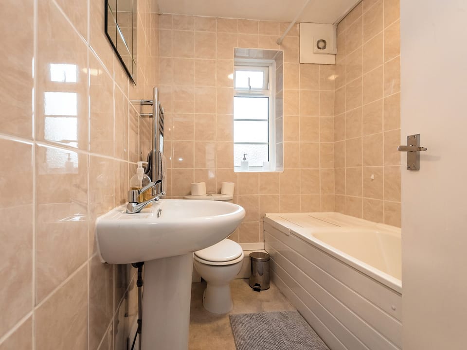 Bathroom | Flat 6 - Braganza Apartments, Portsmouth