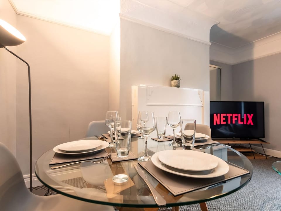 Living room/dining room | Flat 6 - Braganza Apartments, Portsmouth