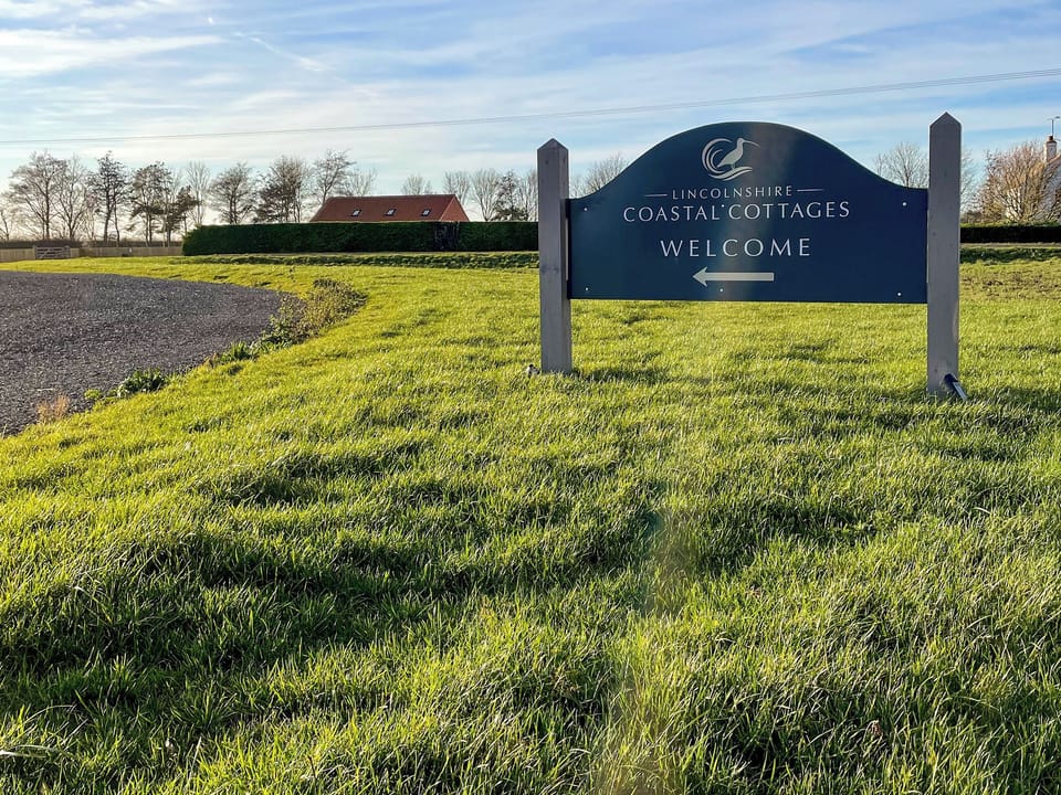 Surrounding area | Curlew - Gibralter Barns, Skegness