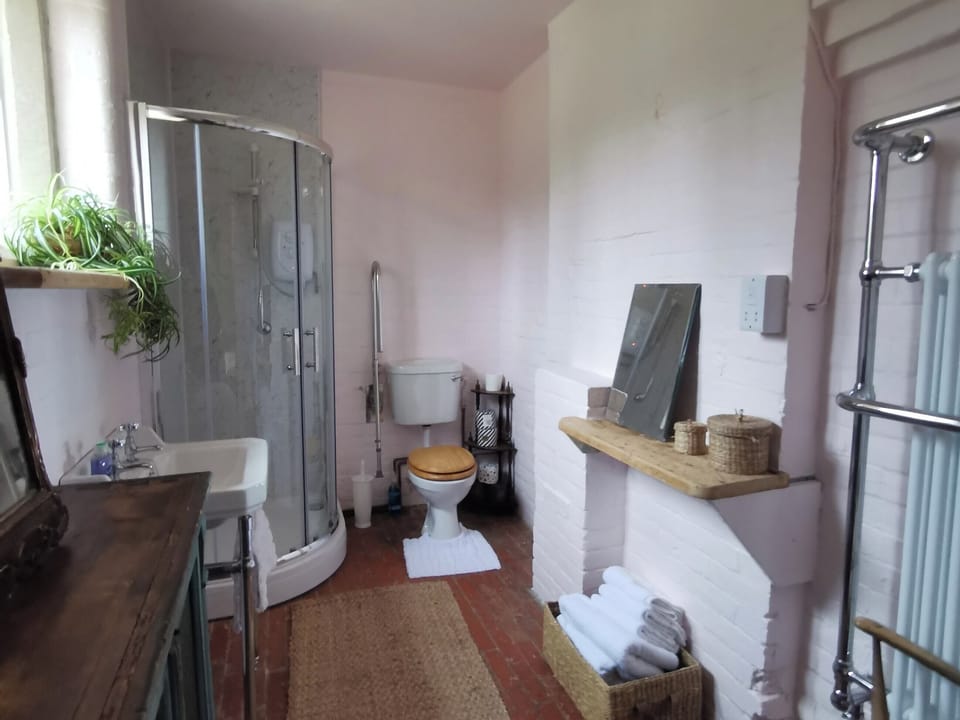 Shower room | The Coach House - Kingsettle Stud, Cholderton, near Salisbury