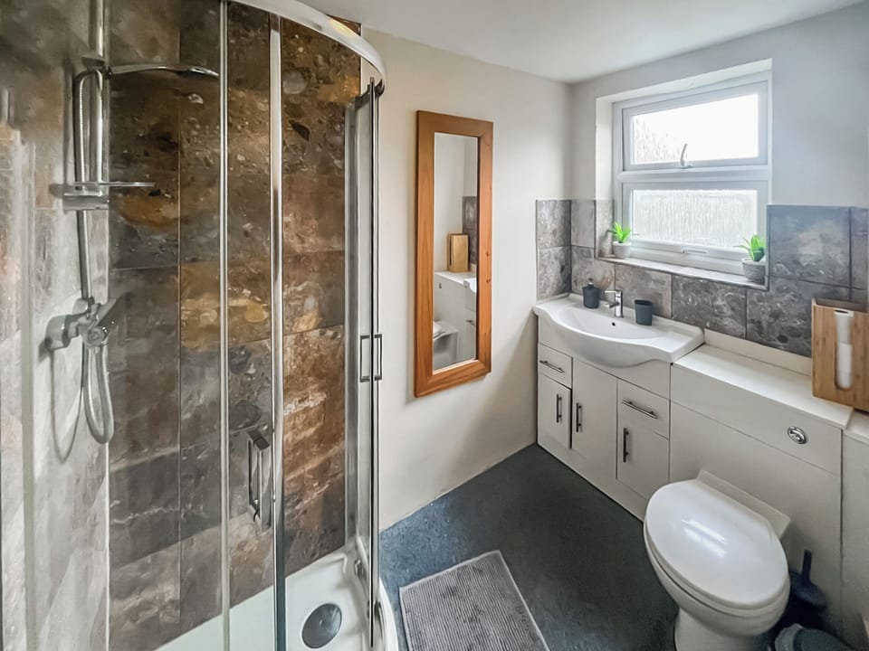 Bathroom | Lancaster House - Belleaire Property Management, Canterbury