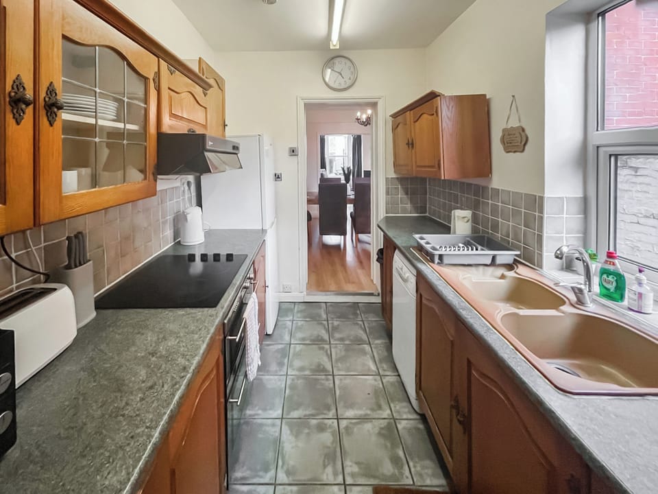 Kitchen | Lancaster House - Belleaire Property Management, Canterbury