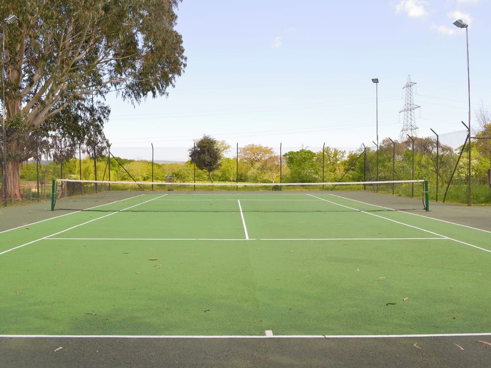 Shared facilities &ndash; Tennis court | Little Dunley Cottages, Bovey Tracey