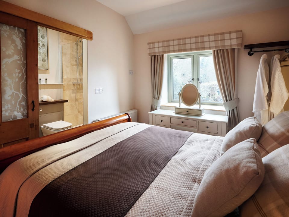 Double bedroom | Rita&rsquo;s Retreat - The Beeches - The Beeches, Pulverbatch, near Shrewsbury