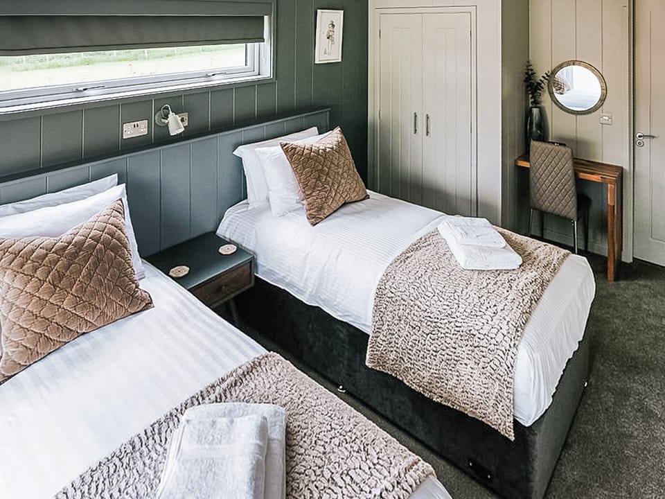 Twin bedroom | Oakley - Bowland Retreat Lodges, Clitheroe