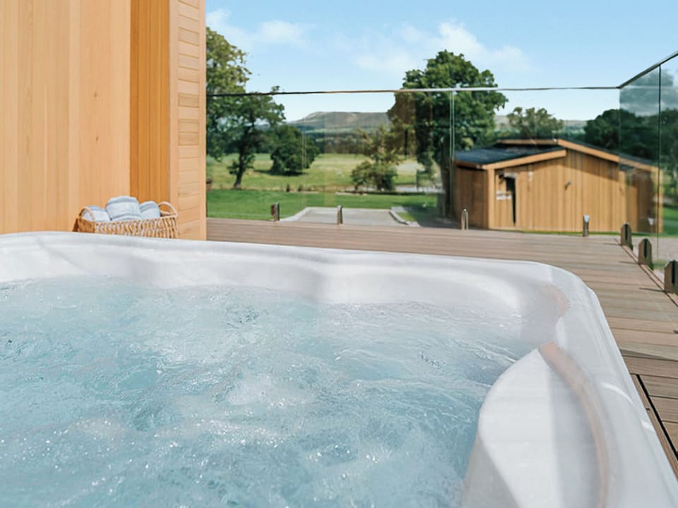 Hot tub | Oakley - Bowland Retreat Lodges, Clitheroe
