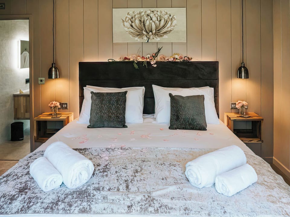 Double bedroom | Perry - Bowland Retreat Lodges, Clitheroe