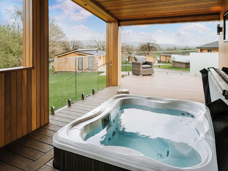 Hot tub | Kiri - Bowland Retreat Lodges, Clitheroe