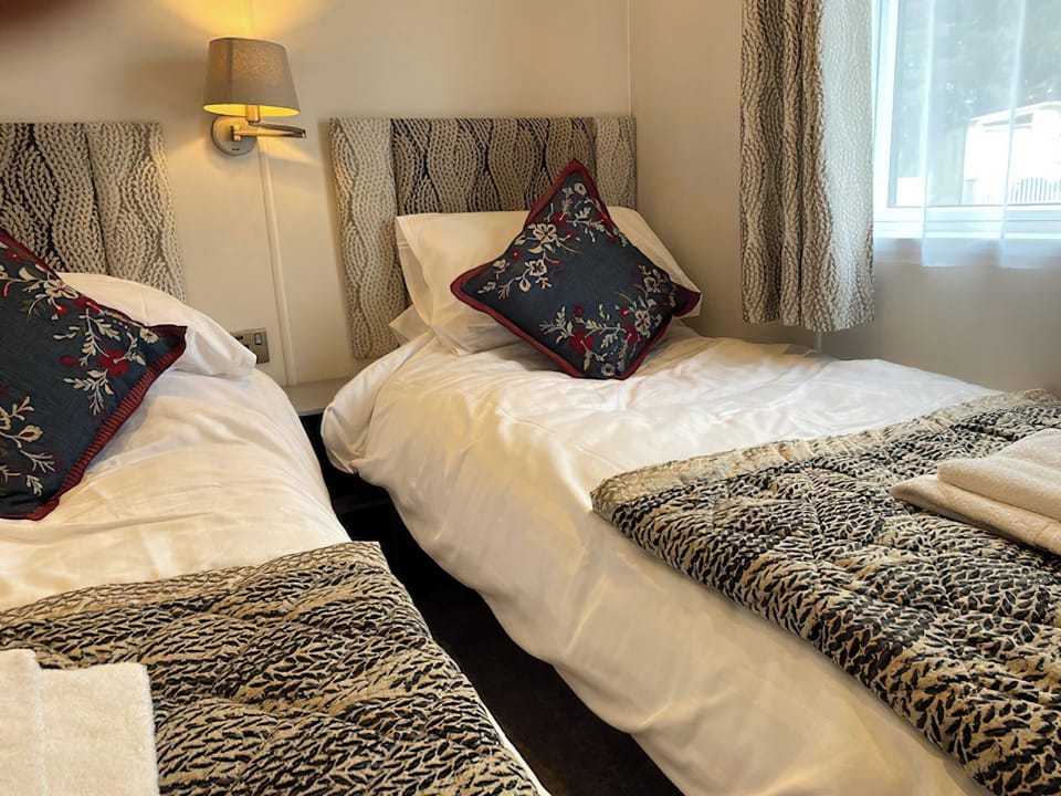 Twin bedroom | Sunflower Retreat - Percy Woods Golf and Country Retreat, Swarland, near Morpeth