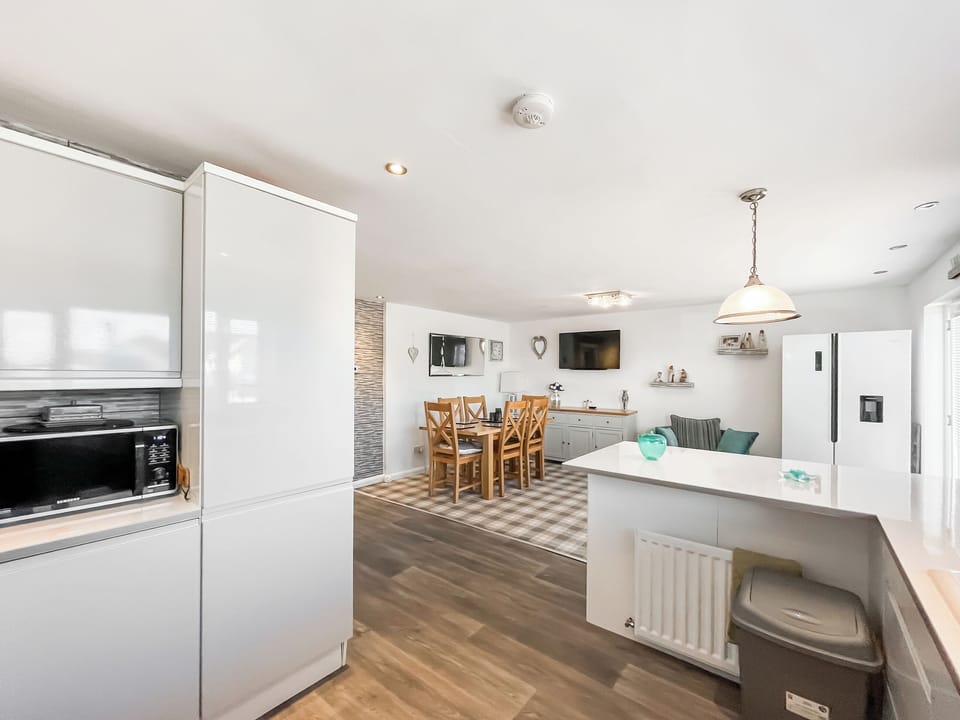 Open plan living space | Sea Breeze - Sea Breeze Holidays, Kimmel Bay
